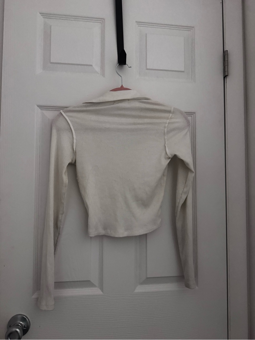 Tilly's Ribbed V-Neck Long Sleeve Crop Top in Cream - Picture 2 of 3